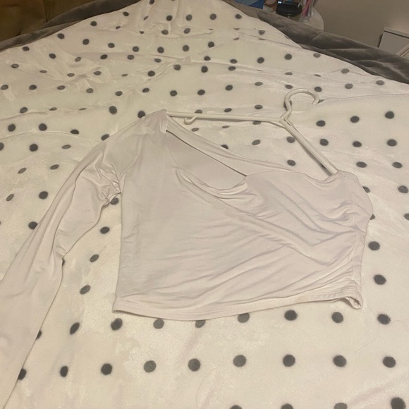 White Long one sleeve top from garage little cut out on the collar bone - Picture 2 of 3